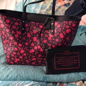 Reversible coach purse